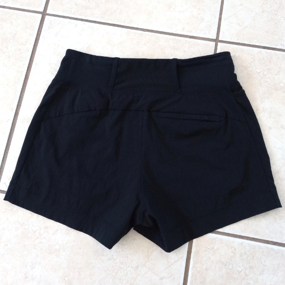 Athleta Trekkie North 3" Short Black 4 - Picture 11 of 16